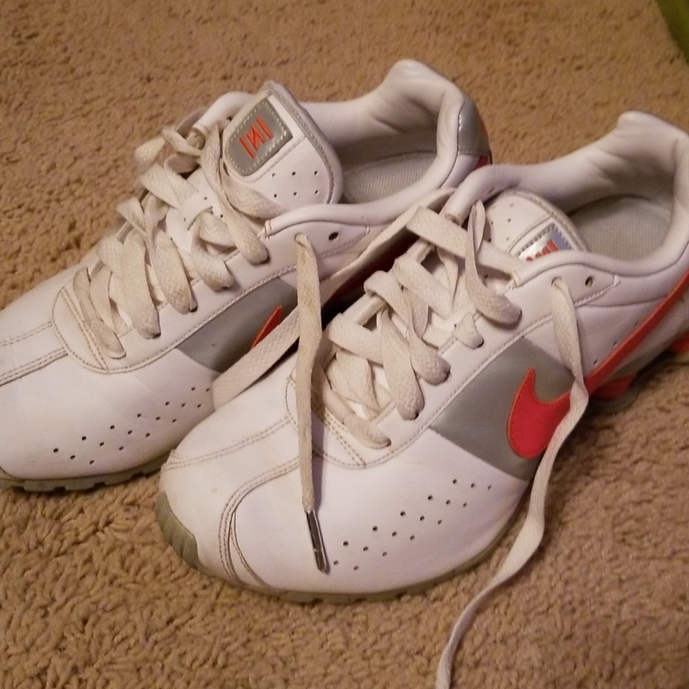 LADIES NIKE SHOCK TRAINNERS...
